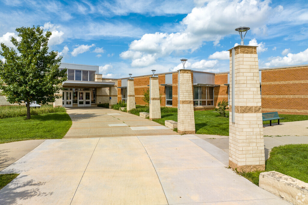 Saddlebrook Elementary School serves students in PK through K-6.