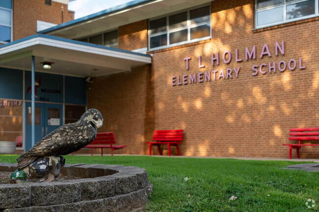 Holman Elementary School serves students in grades PK-2.