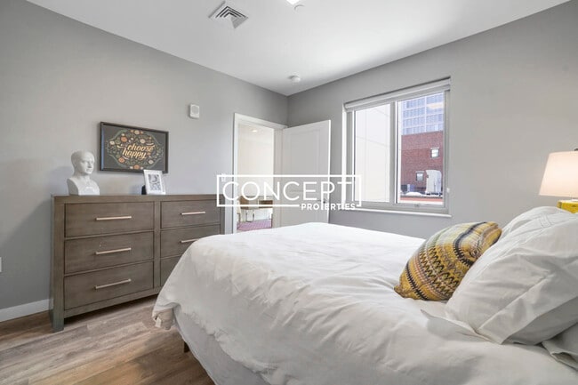 98 Bishop Allen Dr unit 402B, Cambridge, MA 02139 - photo 3