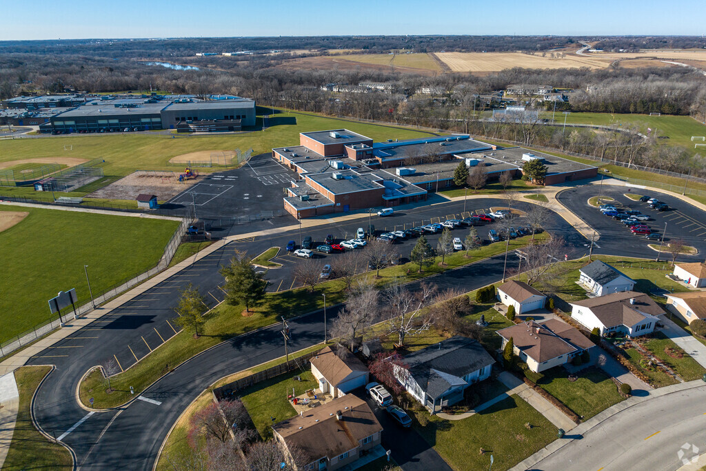 Perry Elementary School is located in Carpentersville, IL.