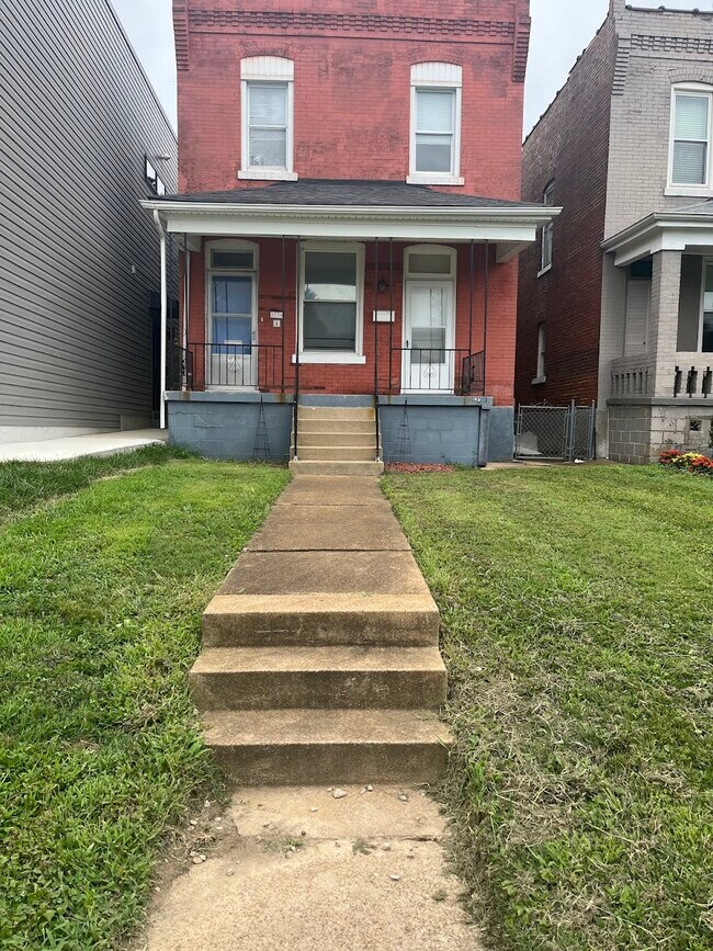 2736 S 59th St unit 2nd Floor, Saint Louis, MO 63139 - photo 2