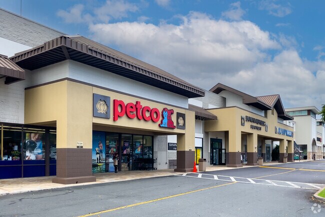 Just outside Royal Kunia, a vibrant mix of shopping and dining awaits.