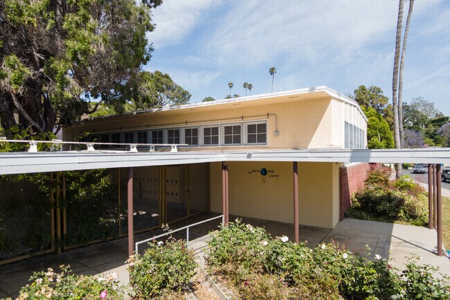 Paul Revere Middle School is a charter magnet school in Pacific Palisades.