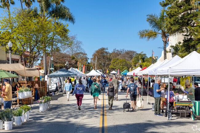 Locals of Thille can head to the farmers market hosted in Downtown Ventura.