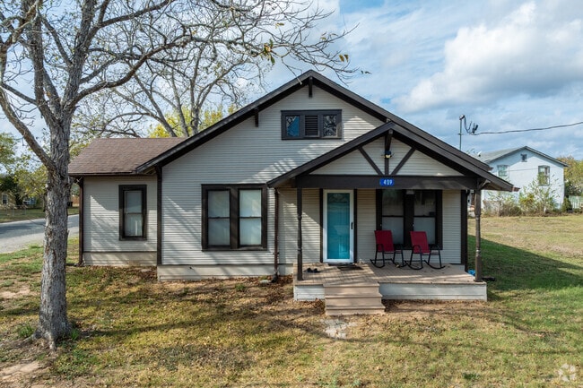 This bungalow reflects Schulenburg’s straightforward architecture.