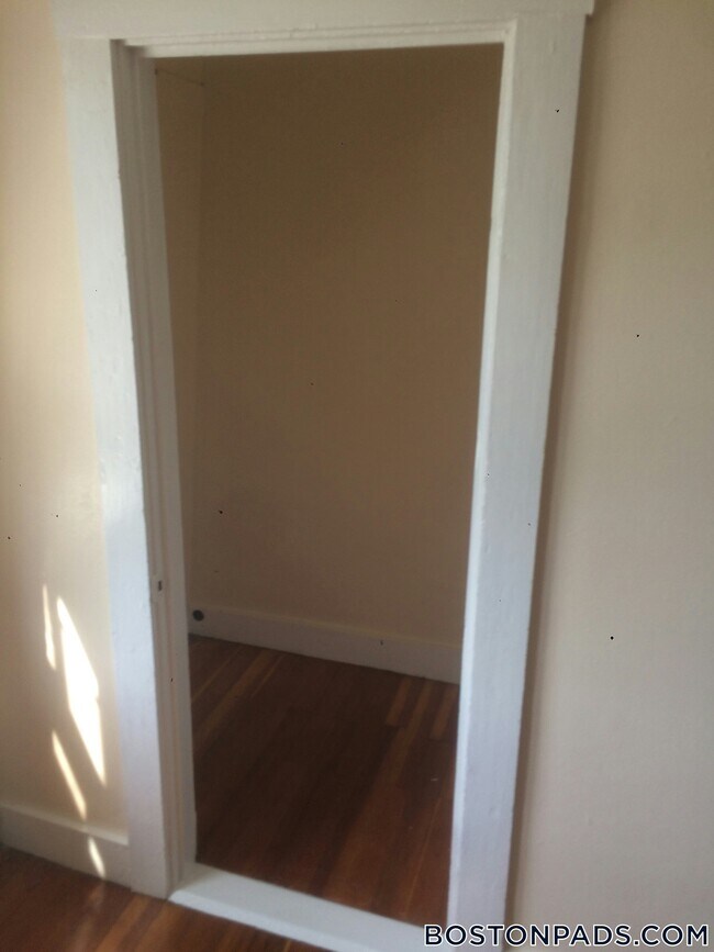 193 Mt Auburn St unit 3, Cambridge, MA 02138 - photo 4