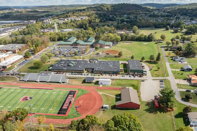 Students make friends at Greene County Ctc.