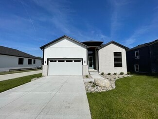 1858 Upland Dr, Ann Arbor, MI 48105