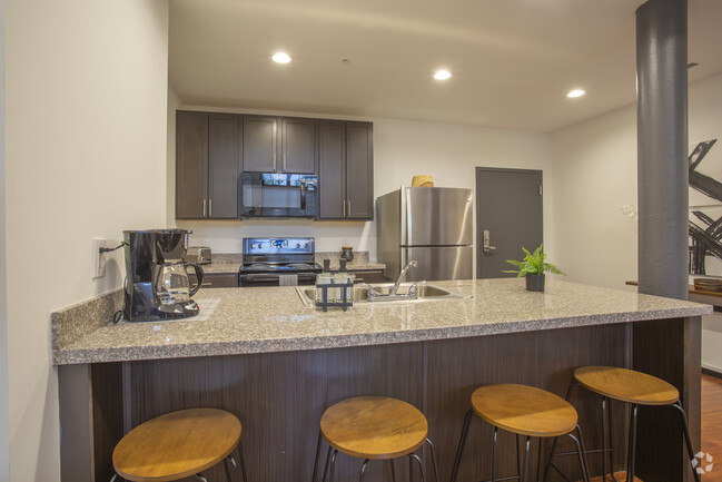 2BR, 2BA