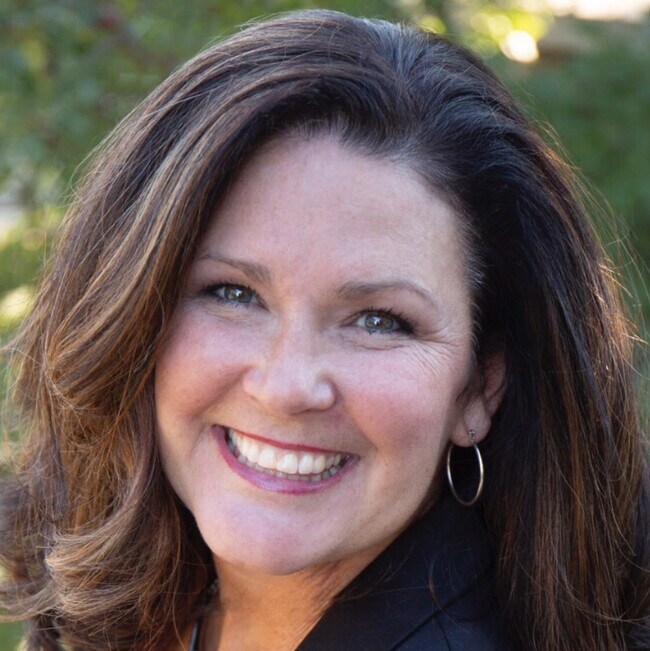 Rachelle Dyer
