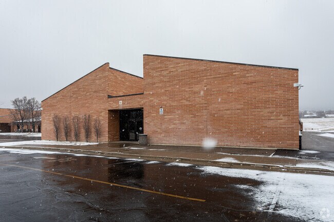 Oak canyon Junior High is located in the Lindon neighborhood.
