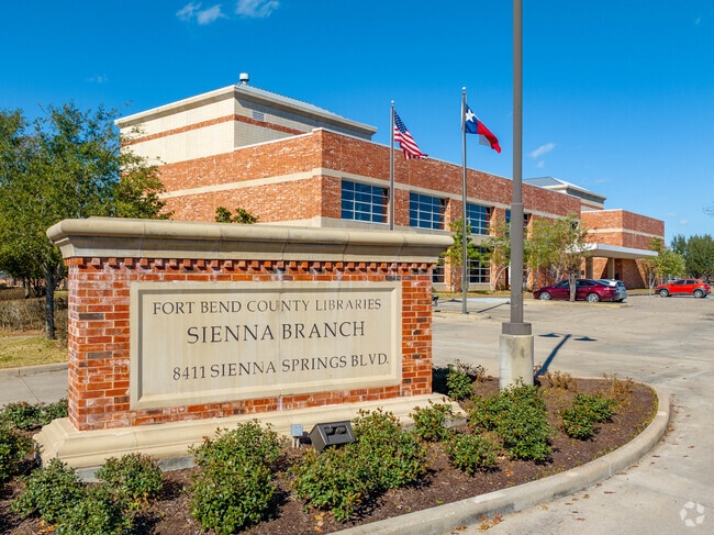 Sienna Library has a wide variety of books to read for Missouri City residents.