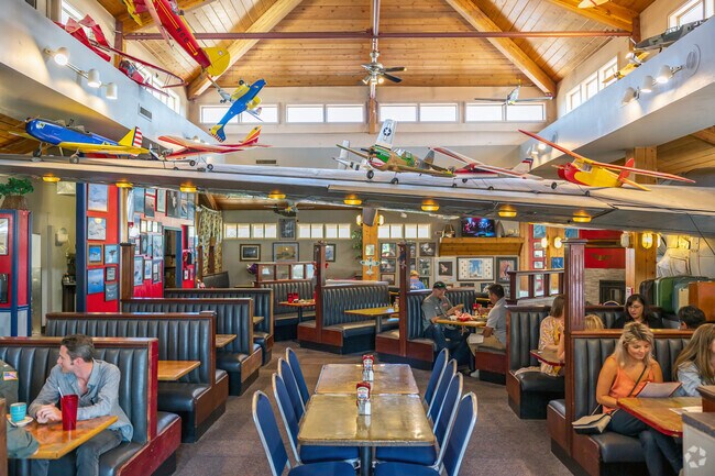 Fill up on American fare in the aviation-themed Airplane Restaurant.