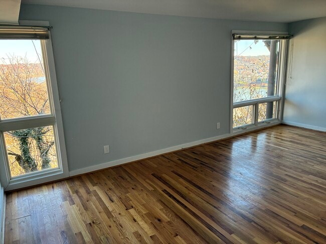 1040 Hatch St, Cincinnati, OH 45202 - photo 7