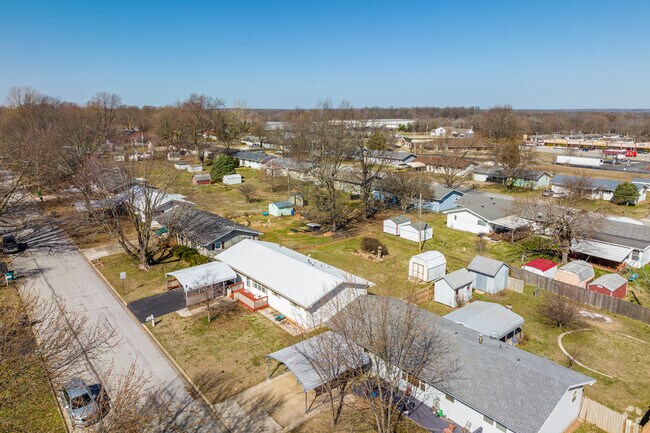 Aerial view of ranch style homes in neighborhood