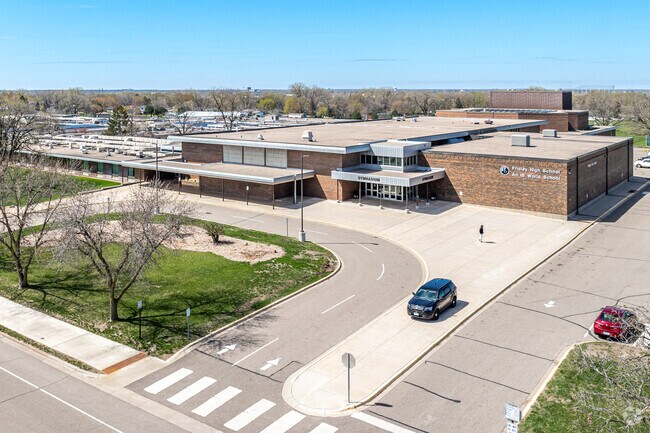 Fridley Senior High School serves students in grades 9-12.