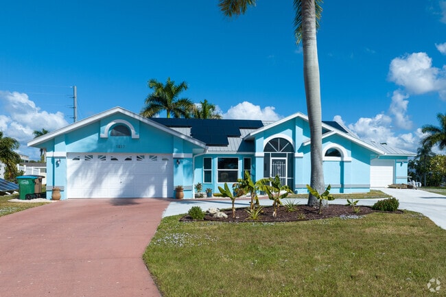 The Hancock neighborhood is close to the river and has a labyrinth of canals with homes on them.