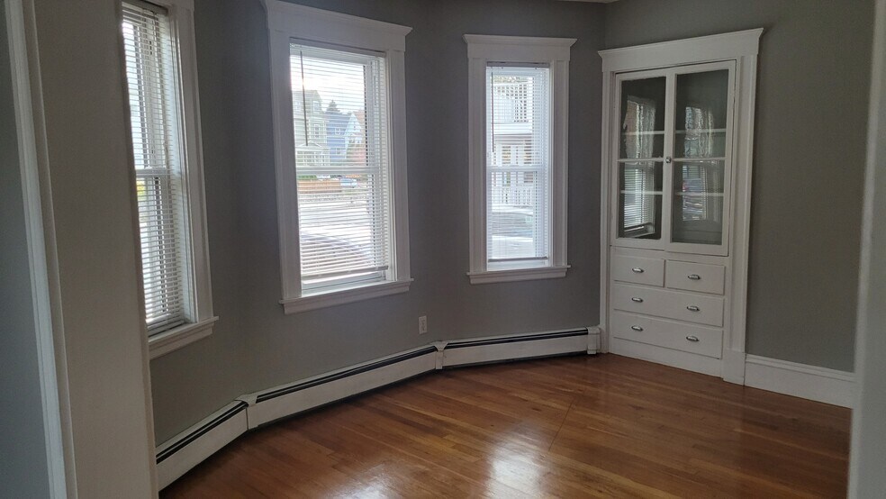 881 Broadway, Somerville, MA 02144 - photo 1
