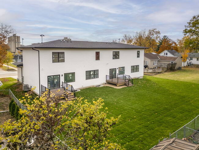 1305 W 19th St, Cedar Falls, IA 50613 - photo 6