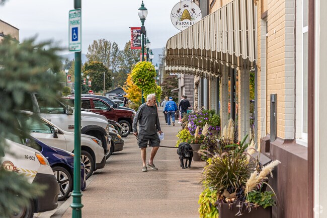 Silver Lake is close to shopping and dining in Castle Rock.