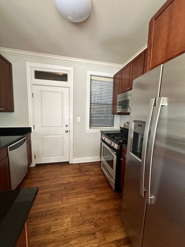 744 W Addison St unit 1, Chicago, IL 60613 - photo 3