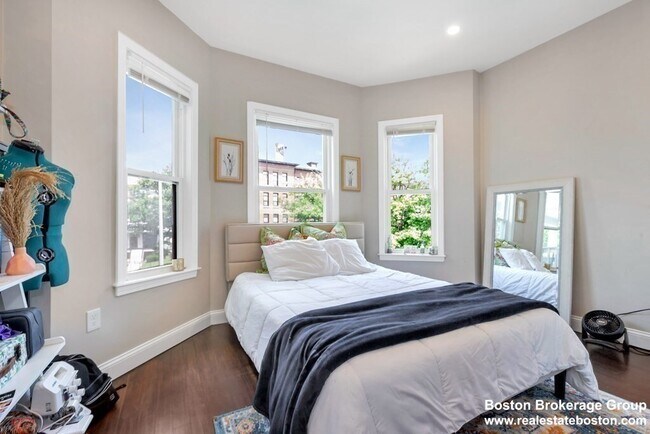 777 Columbia Rd unit 3, Dorchester, MA 02125 - photo 4