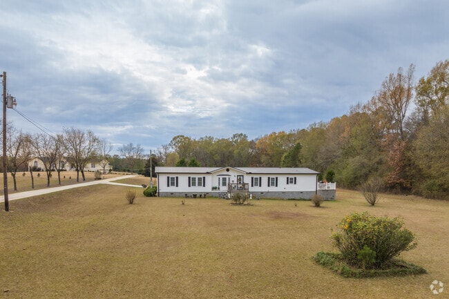 Most homes in Vincent have large lots.