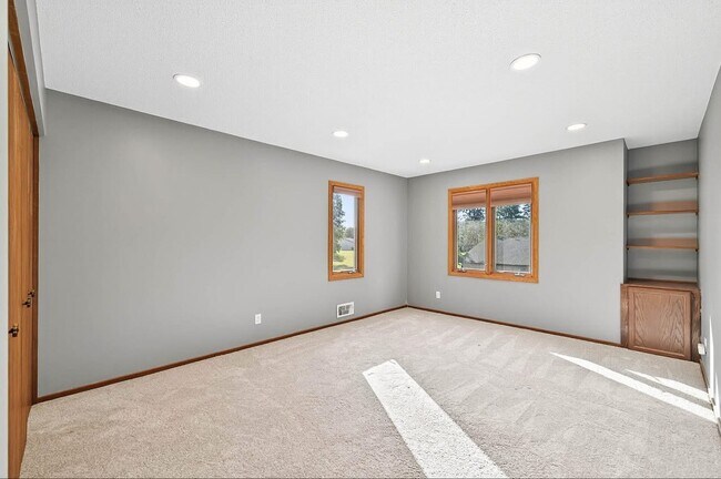 4682 Lenore Ln, Saint Paul, MN 55122 - photo 6