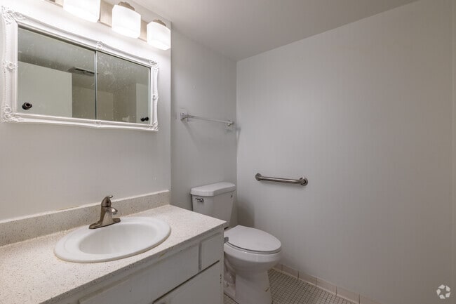 Carlyle Tower Apartments - Southfield, MI, Southfield, MI 48075 - photo 6