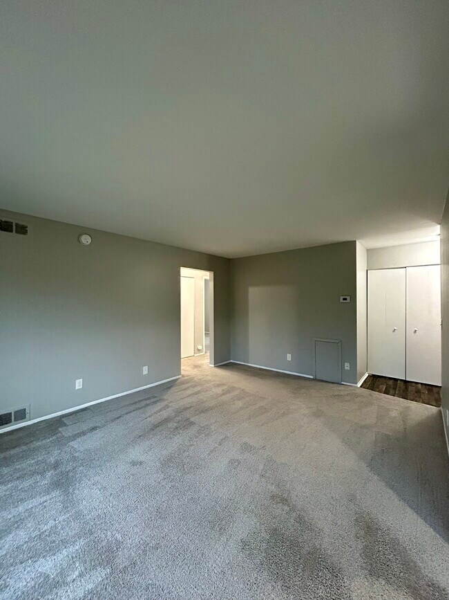 Old Goddard Apartments, Allen Park, MI 48101 - photo 7