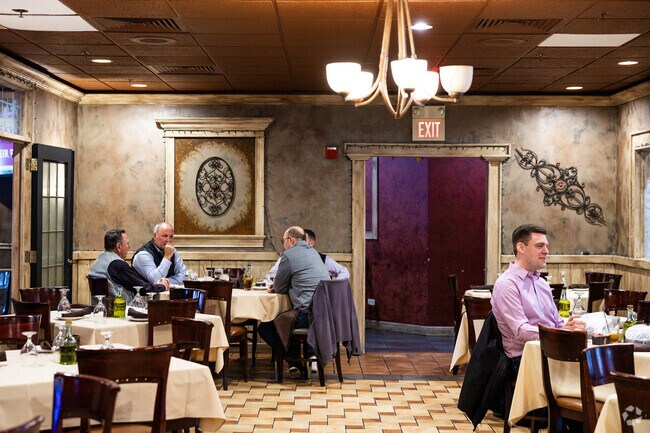 Antonio Ristorante Italiano is a casual restaurant with artful decor in South Itasca, IL.