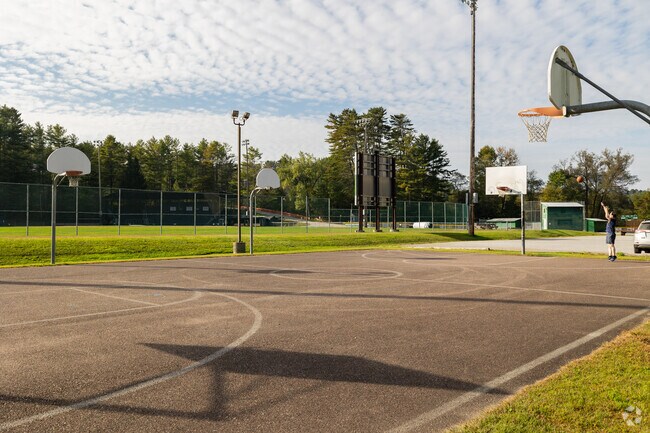 You can find basketball courts at the Montpelier Recreation Park near Murray Hill.