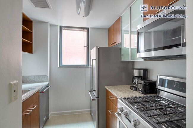 535 W 23rd St unit FL11-ID1481, New York, NY 10011 - photo 6