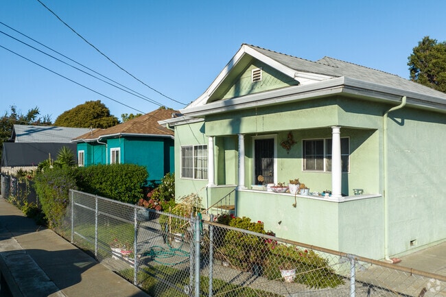 Row of homes in the Santa Clara neighborhood.