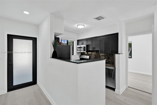 11643 NE 11th Place, Biscayne Park, FL 33161 - photo 7