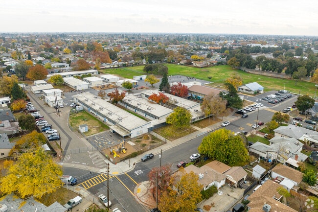Pacific Elementary School is a public school located in Lemon Hill of Sacramento.