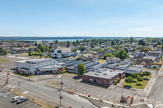 Central Elementary School has average ratings for the Hoquiam area.