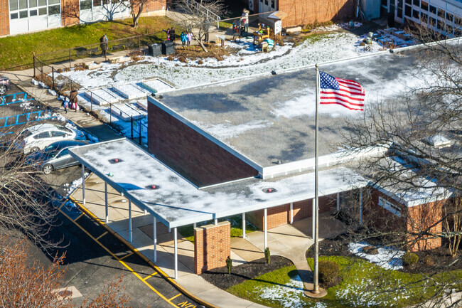 Howard B. Brunner Elementary School has 400 students, with a student-teacher ratio of 12 to 1.