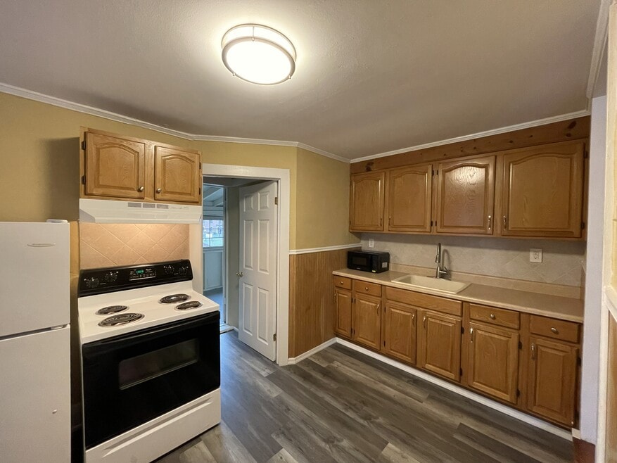 636 W Gray St unit 2B, Elmira, NY 14905 - photo 1