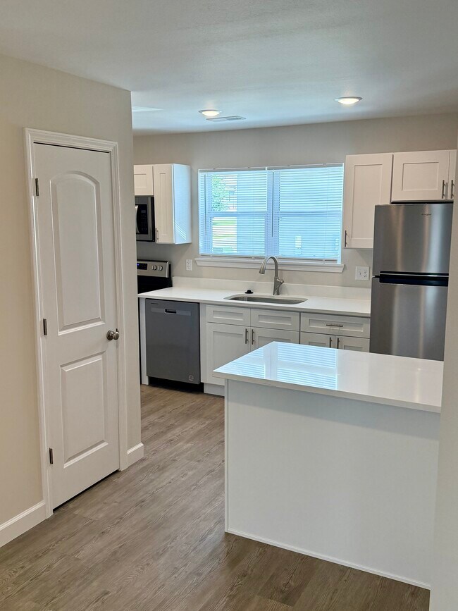 400 Maple Valley Dr, Farmington, MO 63640