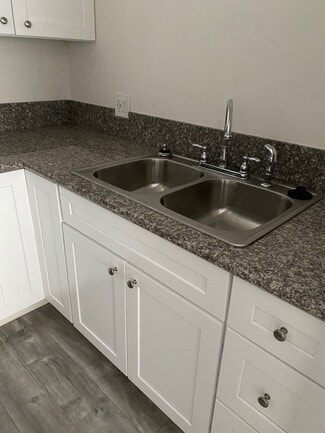 20202 Leadwell St, Los Angeles, CA 91306