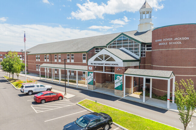 New London Public Schools contains 9 schools consisting of thousands of students.