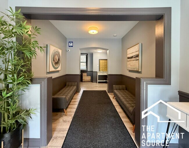 631 W Barry Ave unit 204, Chicago, IL 60657 - photo 2