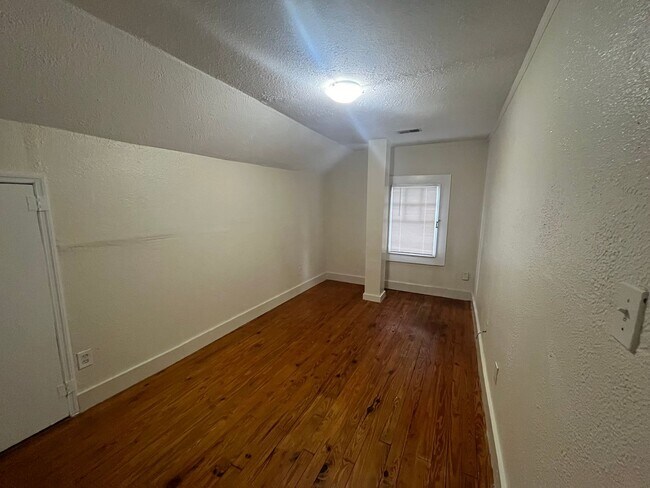 829 E 32nd St unit B, Savannah, GA 31401 - photo 2