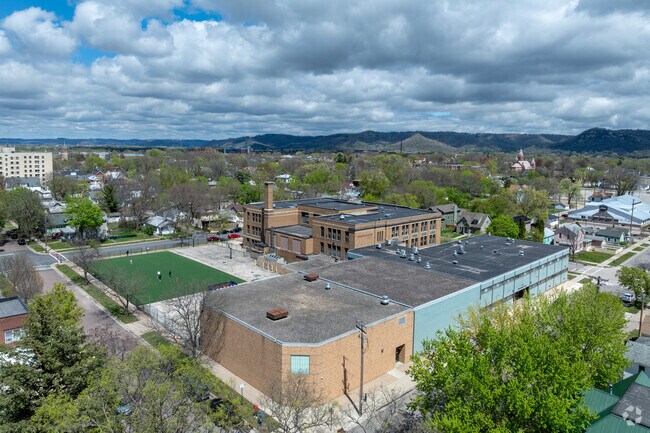 Lincoln Middle School serves grades 6-8.
