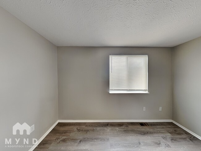 3799 Farm Brook Ln, Columbus, OH 43204 - photo 7