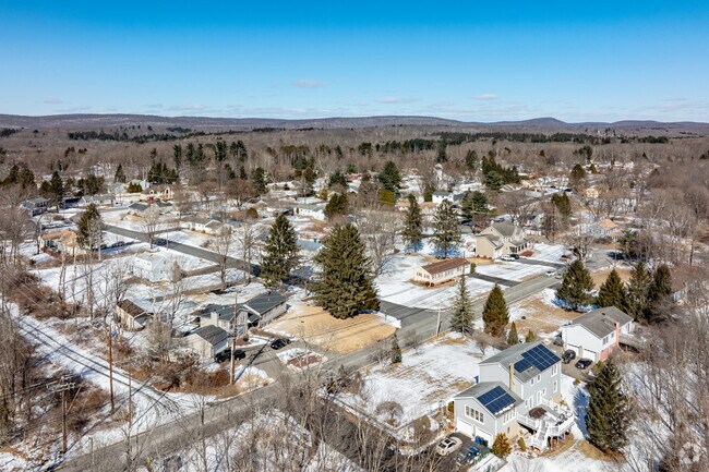 Oak Ridge blends natural beauty, rich history, and a close-knit community in northern New Jersey.