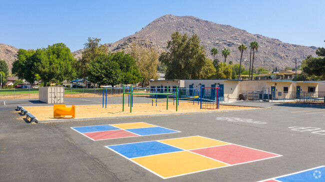 Highland Elementary School is part of the Riverside Unified School District.