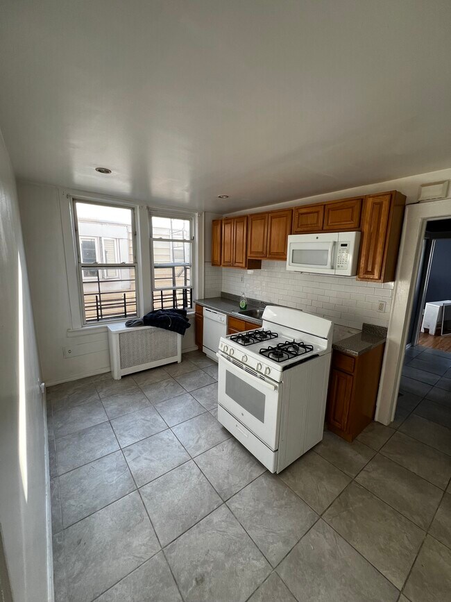 425 Leslie St unit 3, Newark, NJ 07112 - photo 2