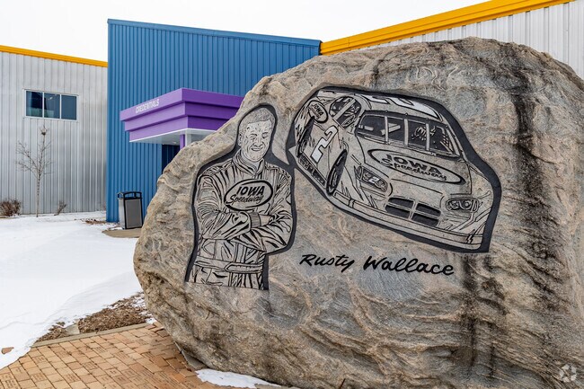 The Iowa Speedway in Newton draws Nascar and IndyCar fans from across the midwest .